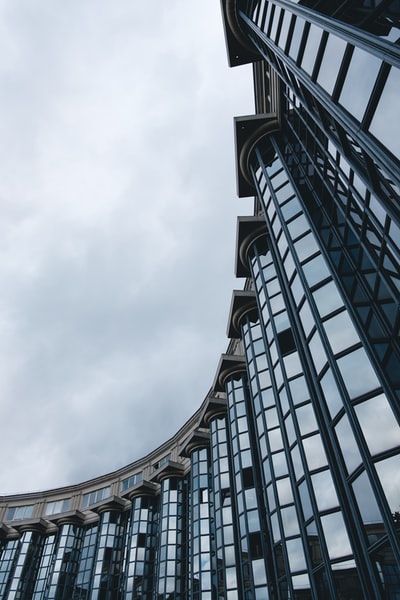 高层建筑低角度摄影